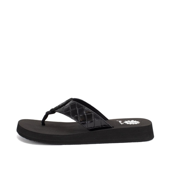 Stylish Black Quilted Flip Flops - Picture 1 of 4